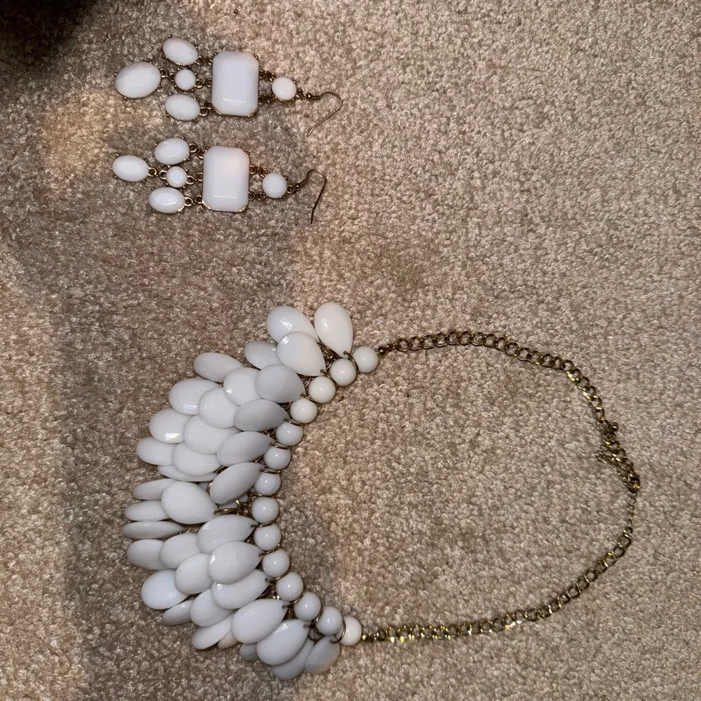 Large Jewelry Set - Picture 5 of 11